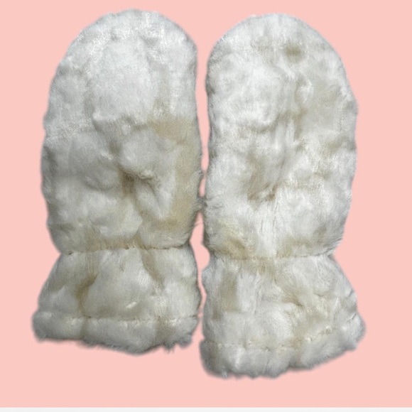 Winter Bundle: Cream Gloves, Scarf, & Hat - Picture 4 of 7